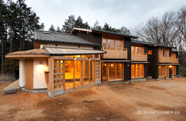 里山長屋竣工直後(写真:砺波周平)